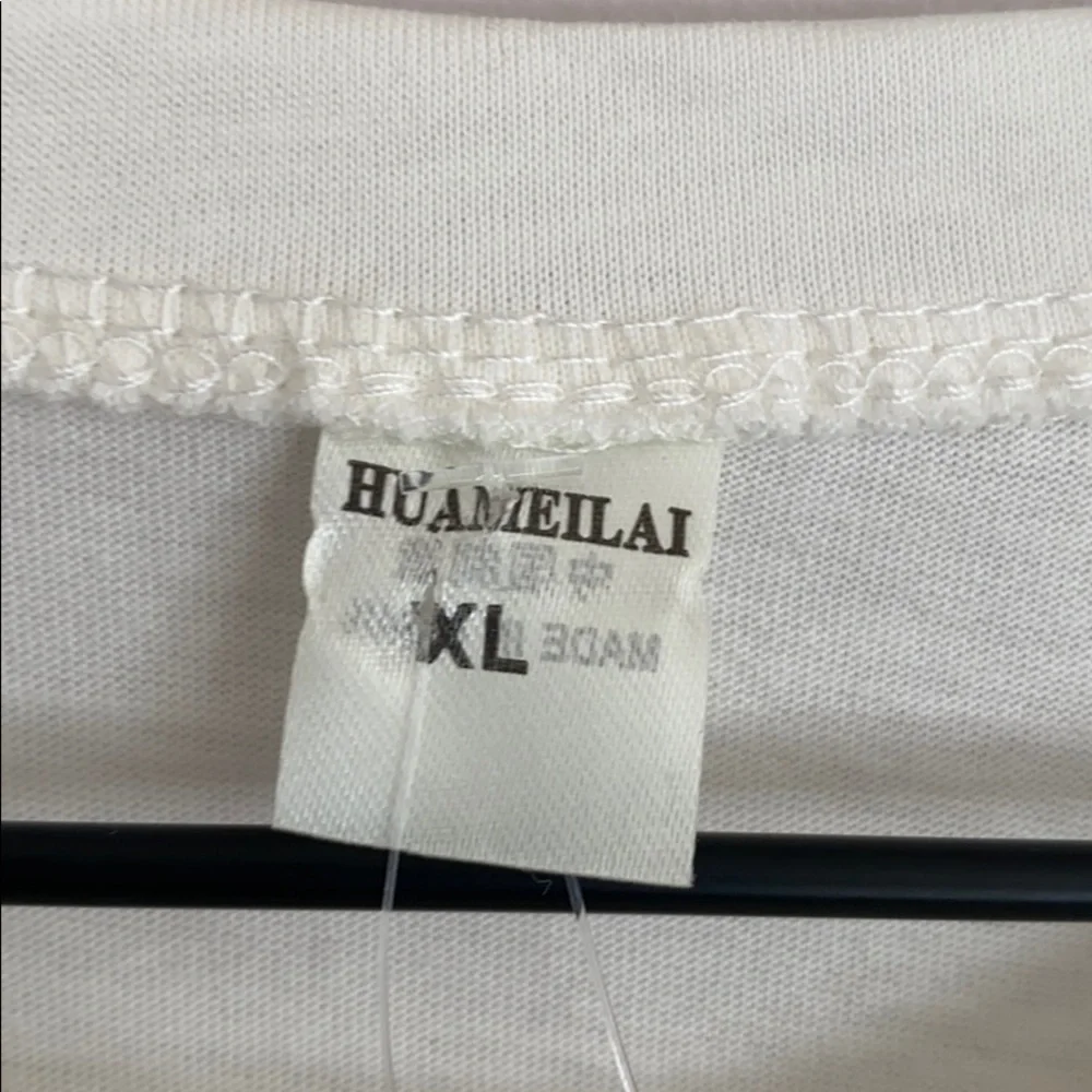 Huameilai Graphic Tee, Size‎ XL, NWT